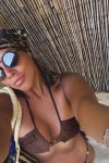 Neočekivani prizor: Pevačica podigla donji deo bikinija, mreže se usijale (FOTO) 19 Screenshot 20260812 113523 Instagram