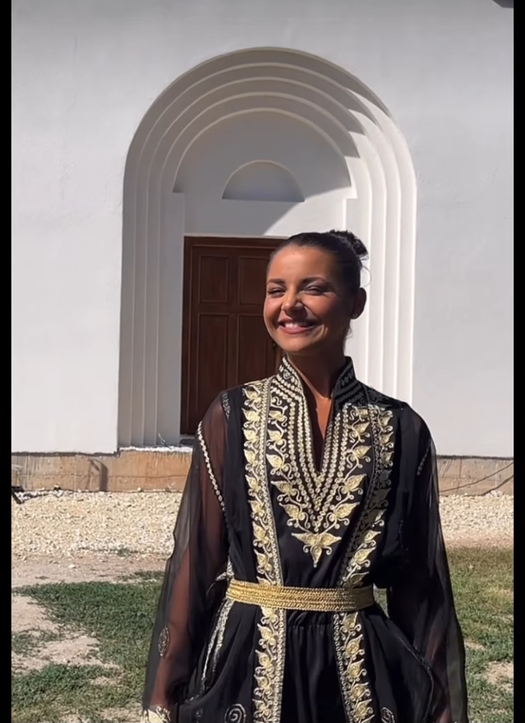 Sandra Mladenović zapevala u novoizgrađenom hramu u rodnom kraju: "Najemotivniji i najdraži nastup ikada!" (VIDEO) 5 Screenshot 20260816 170616 Instagram