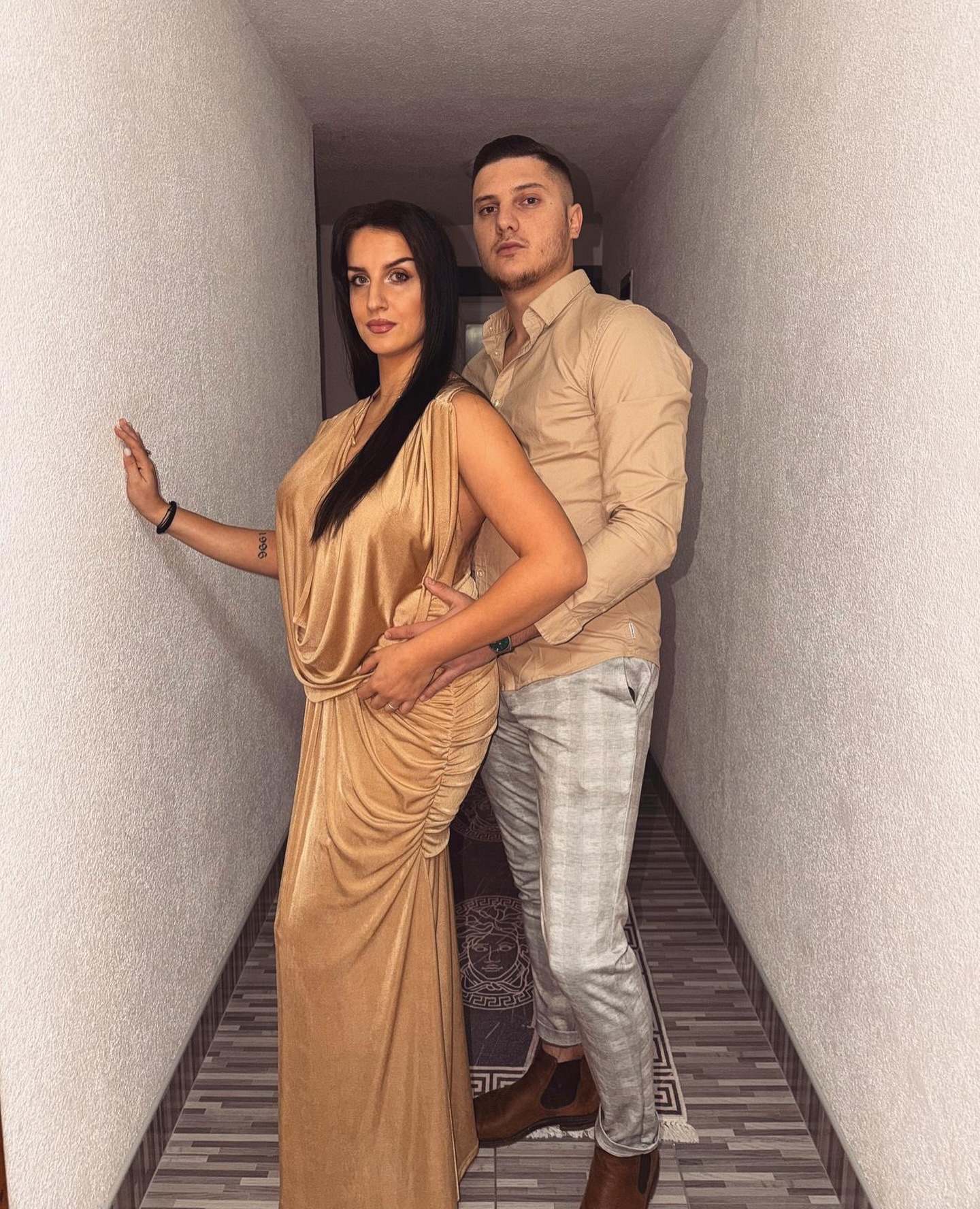 Ko je supruga Mensura Abdijanovića? Pevač se sa svega 20 godina venčao prelepom crnkom, danas ne može da zamisli život bez nje 6 SnapInsta.to 609695026 18068145266570779 1501203895623319432 n 1