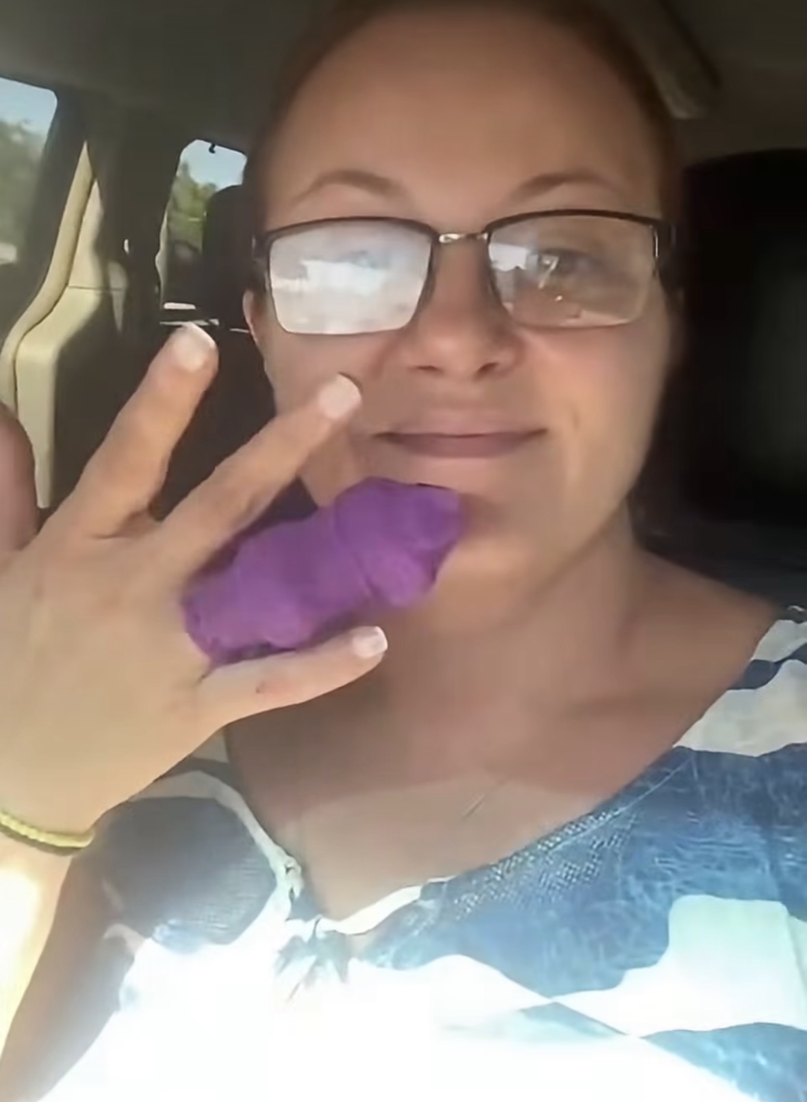 Anica Milenković se povredila, pa zabrinula fanove: "Ne znam kako ću pevati ovako, moramo da improvizujemo" (VIDEO) 6 anica milenković polomila prst