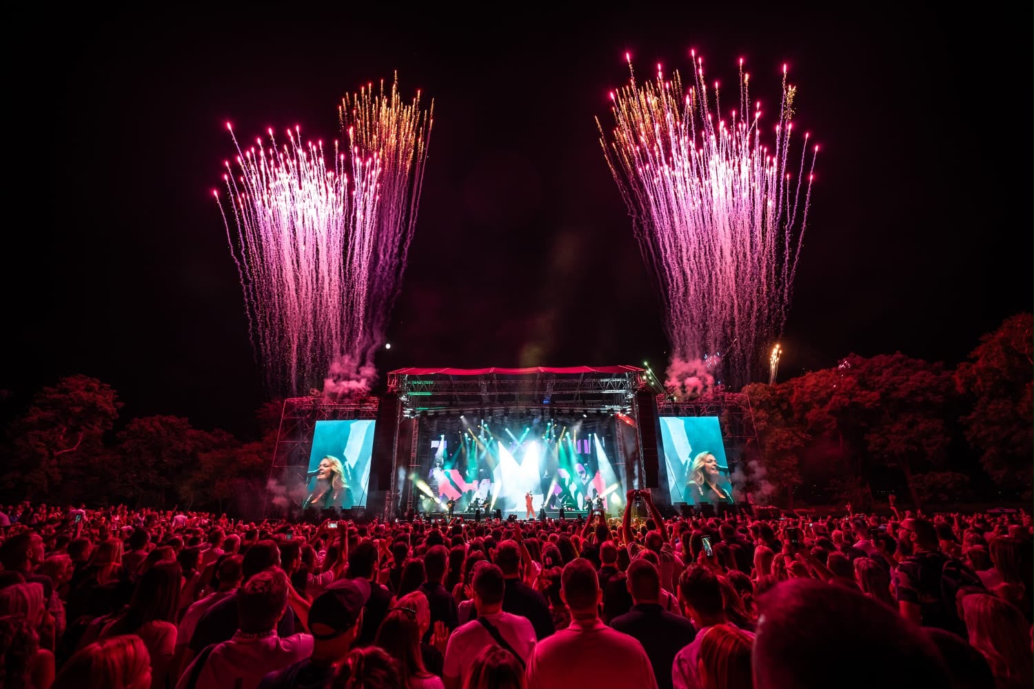 Posle burne priče o zabrani, oglasili se organizatori: Stigao odgovor o Merlinovom koncertu u Kraljevu 7 dino merlin koncert u kraljevu