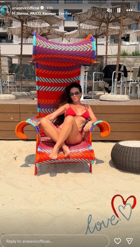 Ana Sević u kupaćem kostimu na Mikonosu ostavila sve bez daha, a onda pokazala kako uživa sa suprugom na plaži (FOTO) 6 image 1 25