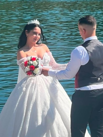 Dan nakon što se oženio, najmlađi finalista "Zvezda Granda" otvorio dušu: "Elma je moj najveći oslonac u životu" (VIDEO) 19 inel nukic svadba.JPG 2 e1785828678570