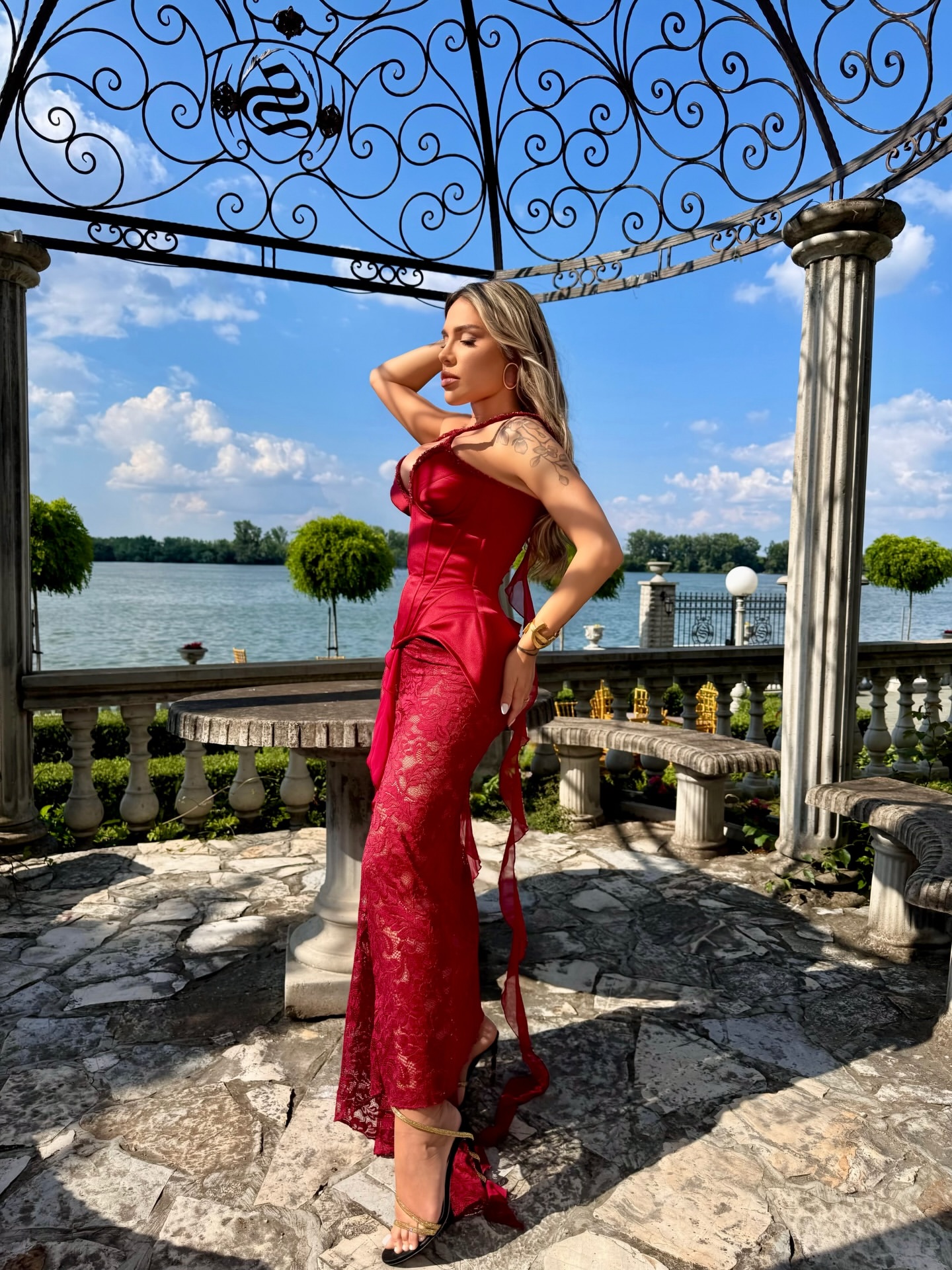 Mislili ste da su više? Ove poznate pevačice kriju koliko su zaista visoke, a jedna ima samo 156 centimetara (FOTO/VIDEO) 7 najniže pevačice na estradi